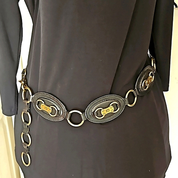 Michael Kors Leather And Metal Belt. - Picture 1 of 10